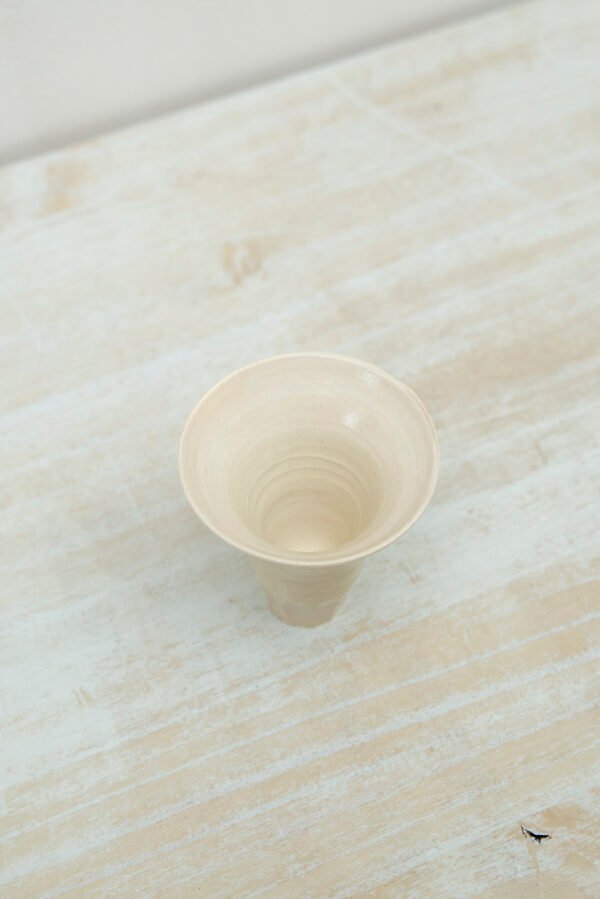 Tasse Calla, grès blanc